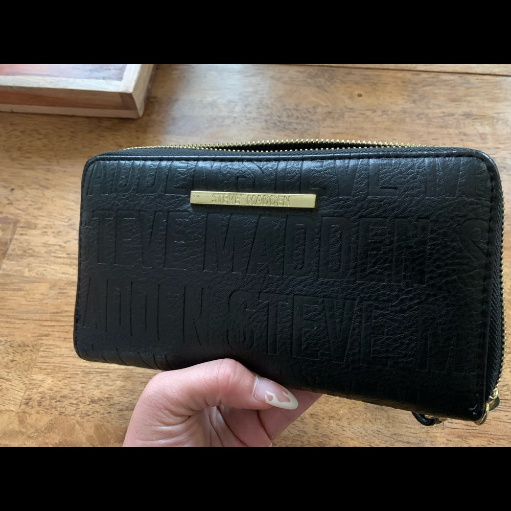 STEVE MADDEN black leather wallet